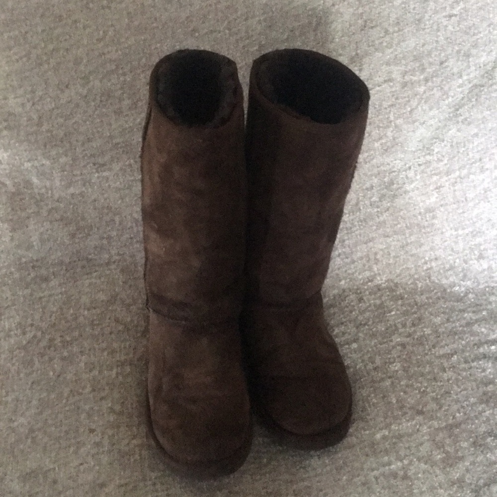 Chestnut uggs